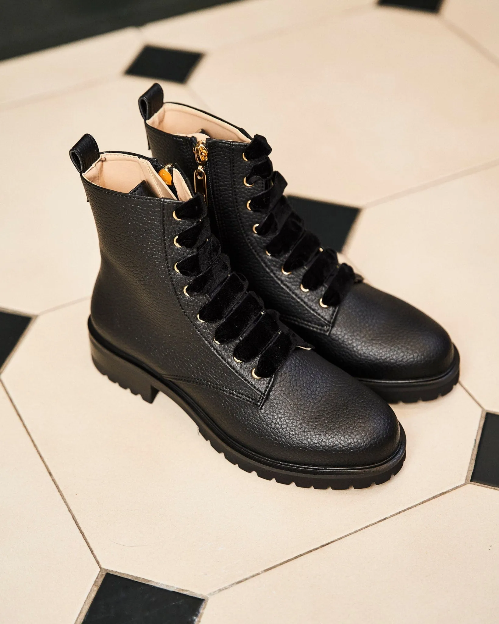 Eclipse Vegan Apple Leather Lace-up Boots | Black
