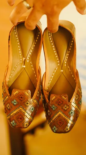 Phulkari - Brown Jutti Set