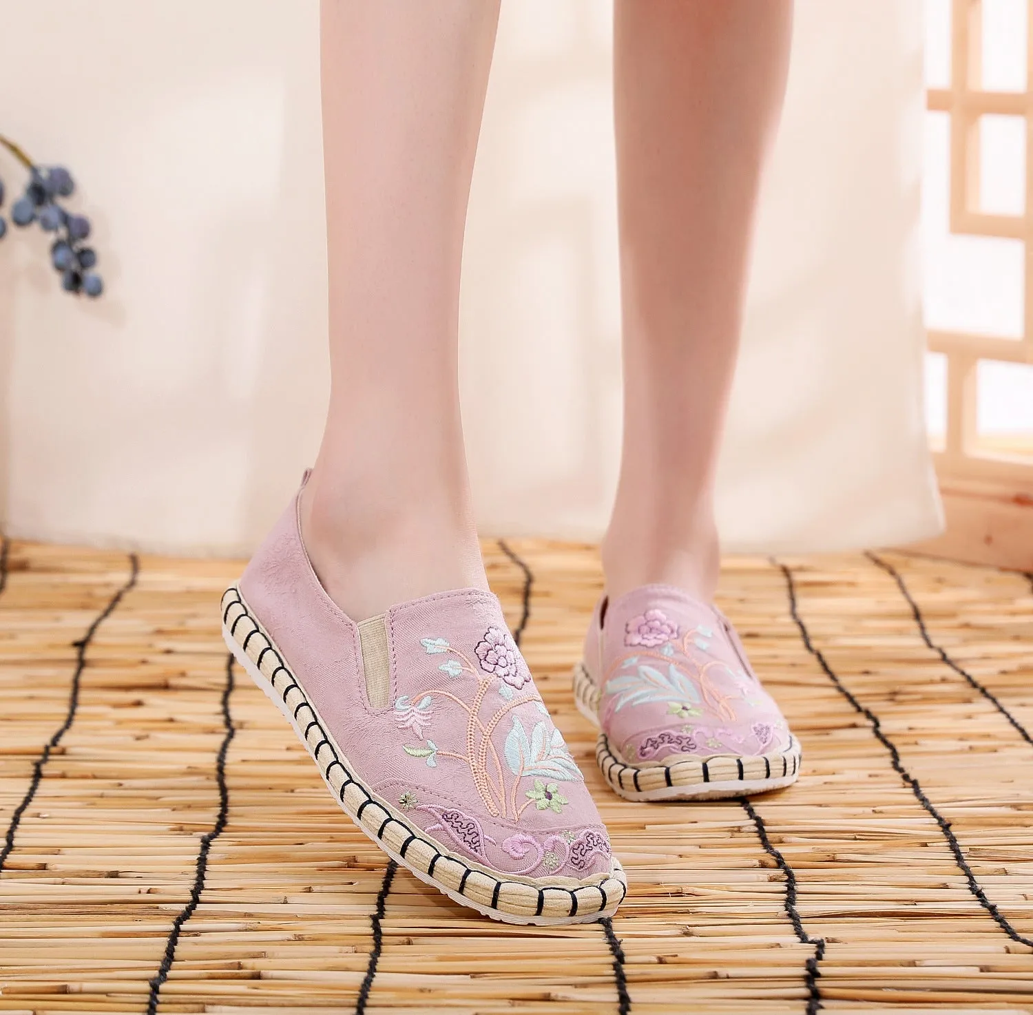 Women's Strong Cloth Soles Ethnic Style Breathable Soft Bottom Canvas Shoes