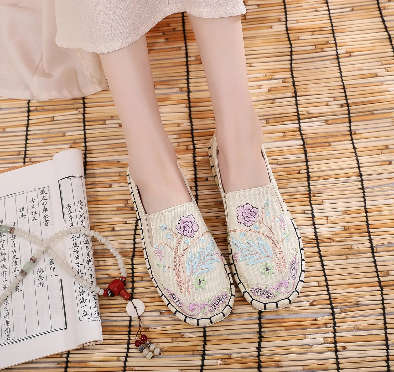 Women's Strong Cloth Soles Ethnic Style Breathable Soft Bottom Canvas Shoes